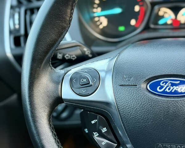 Білий Форд Куга, об'ємом двигуна 2 л та пробігом 205 тис. км за 16499 $, фото 61 на Automoto.ua