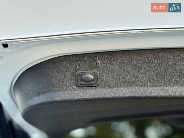 Білий Форд Куга, об'ємом двигуна 2 л та пробігом 205 тис. км за 16499 $, фото 76 на Automoto.ua