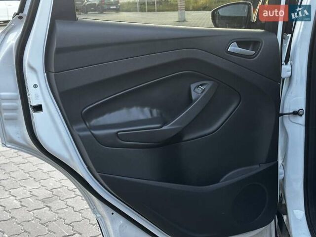 Білий Форд Куга, об'ємом двигуна 2 л та пробігом 170 тис. км за 13499 $, фото 27 на Automoto.ua