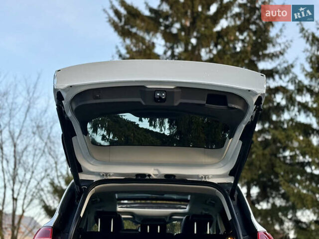 Білий Форд Куга, об'ємом двигуна 2 л та пробігом 205 тис. км за 16499 $, фото 74 на Automoto.ua