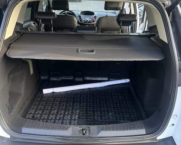 Белый Форд Куга, объемом двигателя 0 л и пробегом 230 тыс. км за 13500 $, фото 9 на Automoto.ua