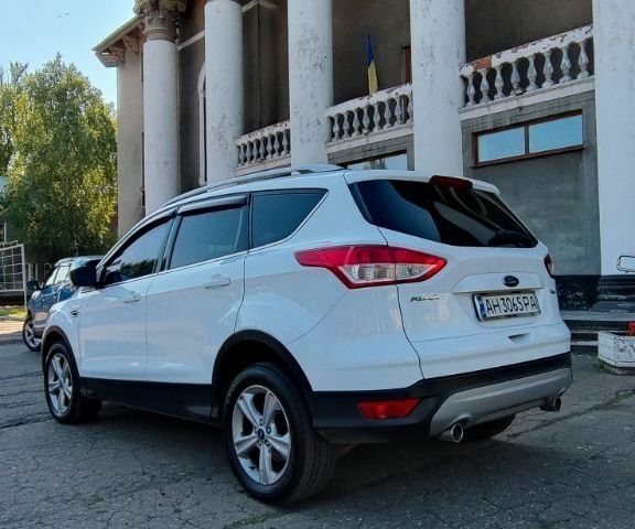 Белый Форд Куга, объемом двигателя 2 л и пробегом 203 тыс. км за 12300 $, фото 1 на Automoto.ua