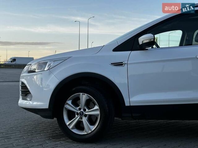 Білий Форд Куга, об'ємом двигуна 2 л та пробігом 170 тис. км за 13499 $, фото 4 на Automoto.ua