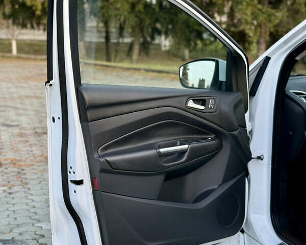 Білий Форд Куга, об'ємом двигуна 2 л та пробігом 205 тис. км за 16499 $, фото 32 на Automoto.ua