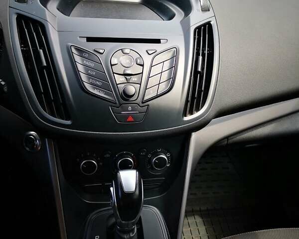 Білий Форд Куга, об'ємом двигуна 2 л та пробігом 115 тис. км за 13500 $, фото 9 на Automoto.ua