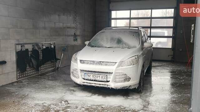 Белый Форд Куга, объемом двигателя 2 л и пробегом 220 тыс. км за 10500 $, фото 8 на Automoto.ua