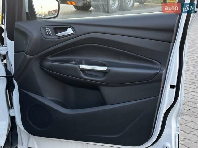 Білий Форд Куга, об'ємом двигуна 2 л та пробігом 170 тис. км за 13499 $, фото 30 на Automoto.ua