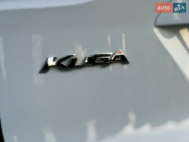 Білий Форд Куга, об'ємом двигуна 2 л та пробігом 205 тис. км за 16499 $, фото 22 на Automoto.ua