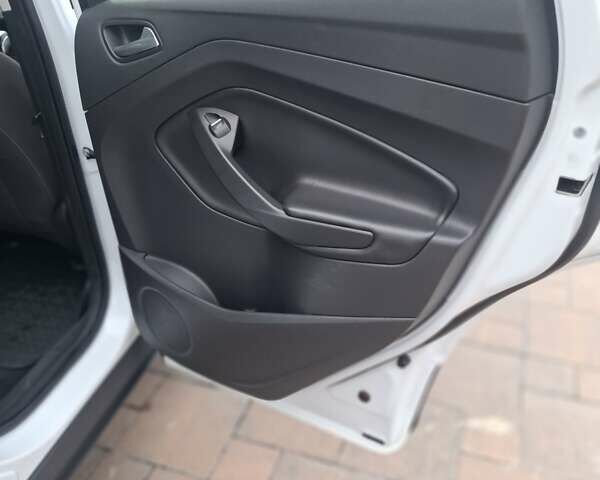 Білий Форд Куга, об'ємом двигуна 2 л та пробігом 183 тис. км за 13500 $, фото 12 на Automoto.ua