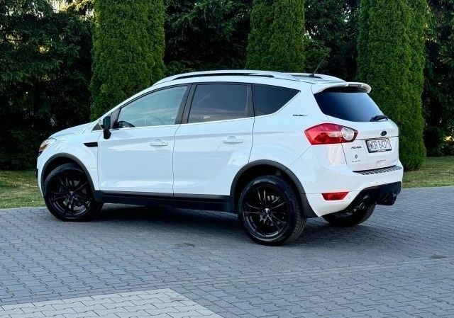 Белый Форд Куга, объемом двигателя 2 л и пробегом 125 тыс. км за 7600 $, фото 5 на Automoto.ua