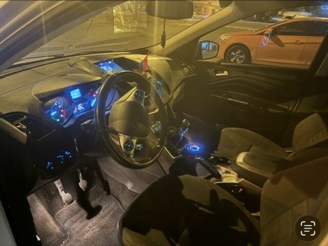 Білий Форд Куга, об'ємом двигуна 0 л та пробігом 235 тис. км за 13500 $, фото 5 на Automoto.ua