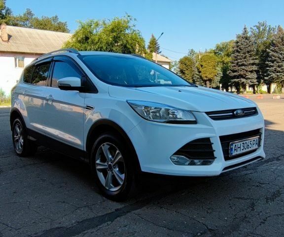 Белый Форд Куга, объемом двигателя 2 л и пробегом 203 тыс. км за 12300 $, фото 5 на Automoto.ua