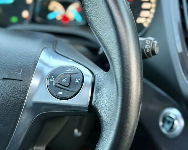 Білий Форд Куга, об'ємом двигуна 2 л та пробігом 205 тис. км за 16499 $, фото 60 на Automoto.ua