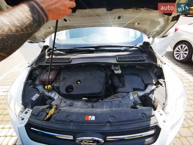 Білий Форд Куга, об'ємом двигуна 2 л та пробігом 115 тис. км за 13500 $, фото 4 на Automoto.ua