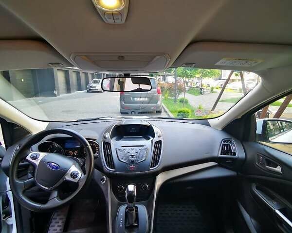 Білий Форд Куга, об'ємом двигуна 2 л та пробігом 115 тис. км за 13500 $, фото 2 на Automoto.ua