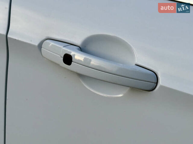 Білий Форд Куга, об'ємом двигуна 2 л та пробігом 205 тис. км за 16499 $, фото 28 на Automoto.ua