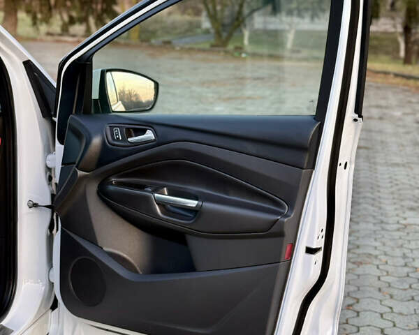 Білий Форд Куга, об'ємом двигуна 2 л та пробігом 205 тис. км за 16499 $, фото 52 на Automoto.ua