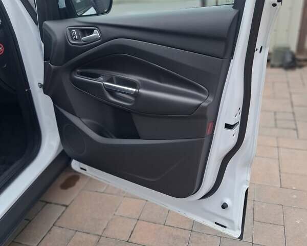 Білий Форд Куга, об'ємом двигуна 2 л та пробігом 183 тис. км за 13500 $, фото 11 на Automoto.ua