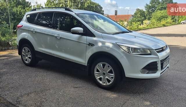 Белый Форд Куга, объемом двигателя 2 л и пробегом 170 тыс. км за 13900 $, фото 3 на Automoto.ua