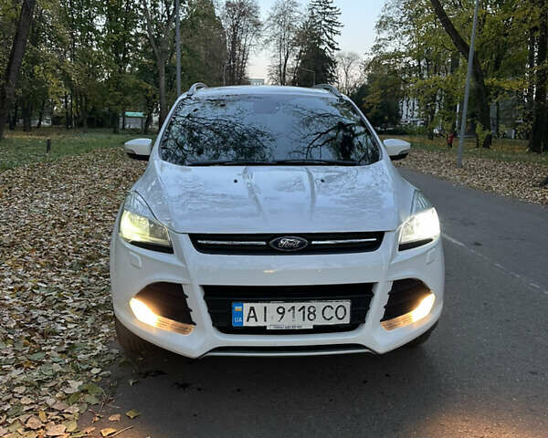 Форд Куга 2015 в Черновцах на Automoto.ua Белый Форд Куга, объемом двигателя 2 л и пробегом 186 тыс. км за 13900 $, фото 1 на Automoto.ua