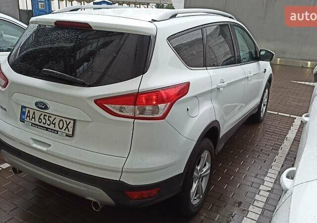 Білий Форд Куга, об'ємом двигуна 2 л та пробігом 236 тис. км за 14000 $, фото 3 на Automoto.ua