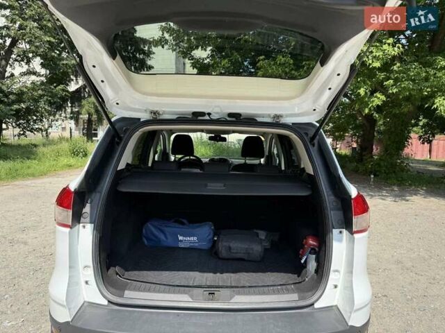 Белый Форд Куга, объемом двигателя 2 л и пробегом 130 тыс. км за 12990 $, фото 6 на Automoto.ua