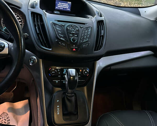 Форд Куга 2015 в Черновцах на Automoto.ua Белый Форд Куга, объемом двигателя 2 л и пробегом 186 тыс. км за 13900 $, фото 13 на Automoto.ua