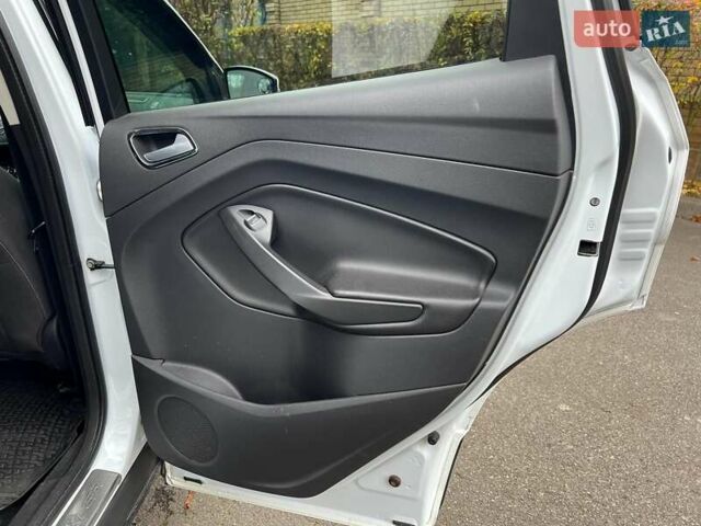 Белый Форд Куга, объемом двигателя 2 л и пробегом 211 тыс. км за 12990 $, фото 21 на Automoto.ua