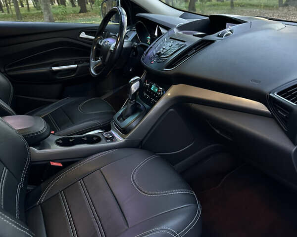 Форд Куга 2015 в Черновцах на Automoto.ua Белый Форд Куга, объемом двигателя 2 л и пробегом 186 тыс. км за 13900 $, фото 16 на Automoto.ua