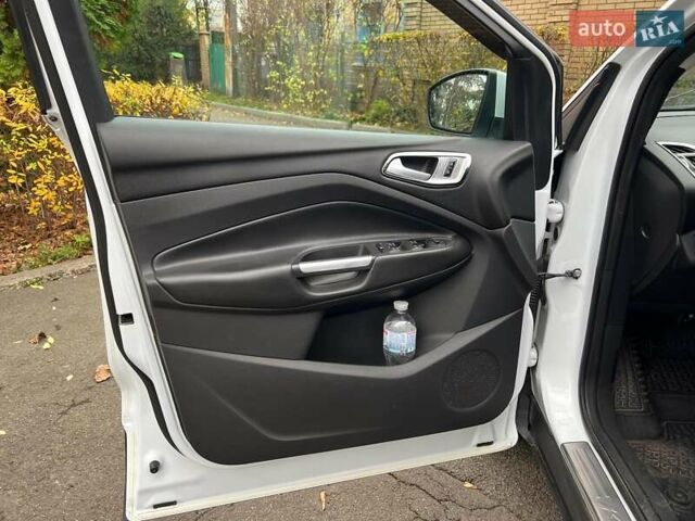 Белый Форд Куга, объемом двигателя 2 л и пробегом 211 тыс. км за 12990 $, фото 8 на Automoto.ua