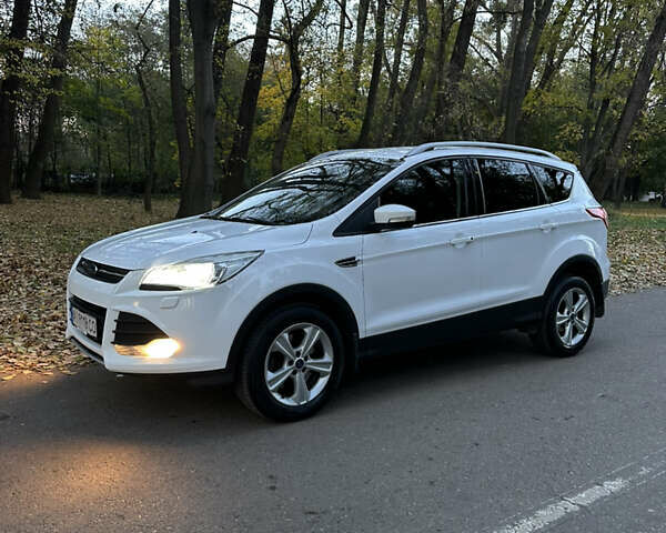 Форд Куга 2015 в Черновцах на Automoto.ua Белый Форд Куга, объемом двигателя 2 л и пробегом 186 тыс. км за 13900 $, фото 3 на Automoto.ua