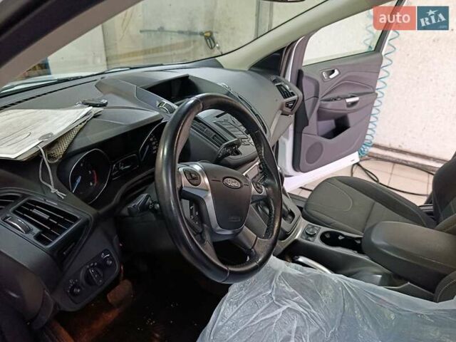 Білий Форд Куга, об'ємом двигуна 2 л та пробігом 236 тис. км за 14000 $, фото 9 на Automoto.ua