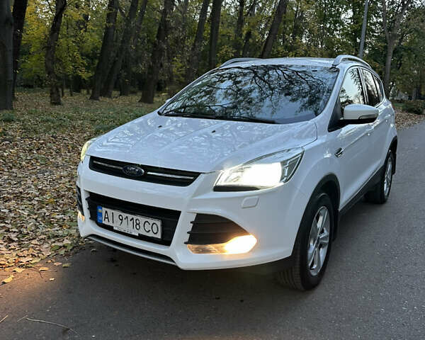 Форд Куга 2015 в Черновцах на Automoto.ua Белый Форд Куга, объемом двигателя 2 л и пробегом 186 тыс. км за 13900 $, фото 2 на Automoto.ua