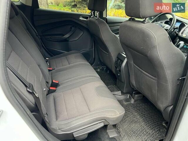 Белый Форд Куга, объемом двигателя 2 л и пробегом 211 тыс. км за 12990 $, фото 22 на Automoto.ua