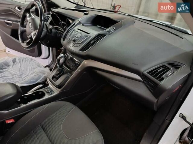 Білий Форд Куга, об'ємом двигуна 2 л та пробігом 236 тис. км за 14000 $, фото 10 на Automoto.ua