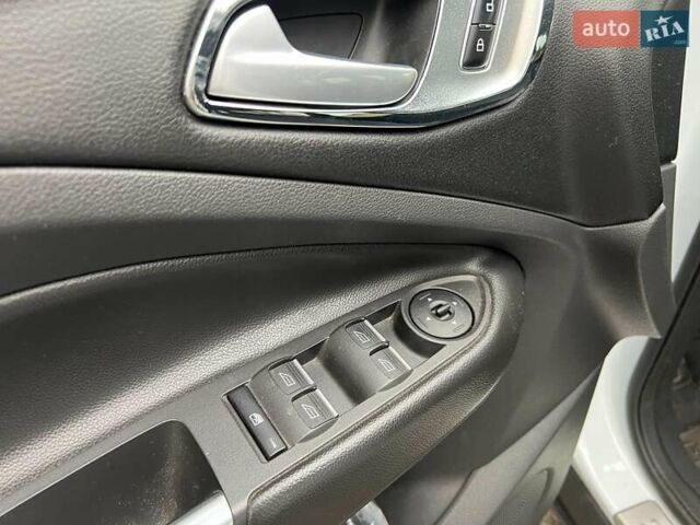 Белый Форд Куга, объемом двигателя 2 л и пробегом 211 тыс. км за 12990 $, фото 9 на Automoto.ua