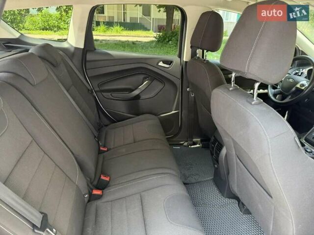 Белый Форд Куга, объемом двигателя 2 л и пробегом 130 тыс. км за 12990 $, фото 1 на Automoto.ua