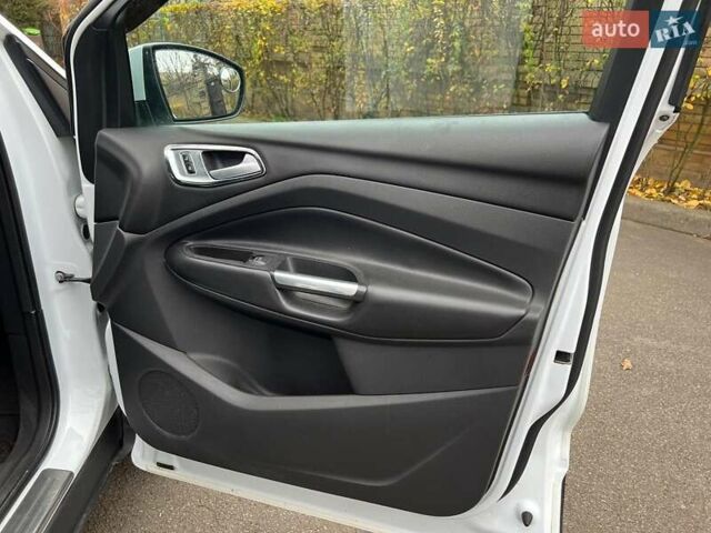 Белый Форд Куга, объемом двигателя 2 л и пробегом 211 тыс. км за 12990 $, фото 23 на Automoto.ua