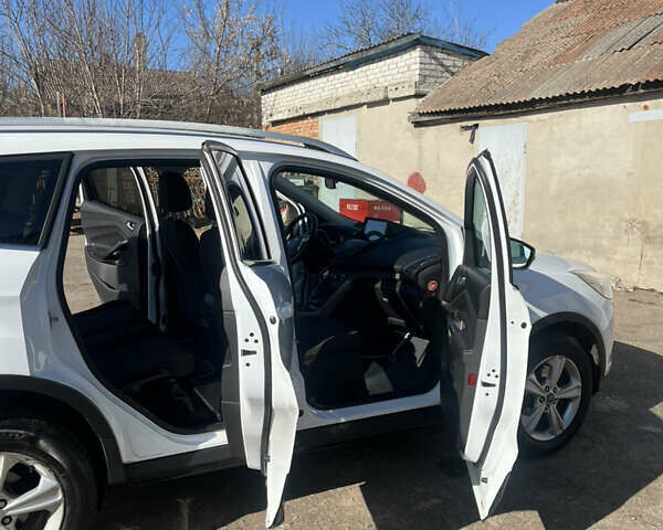 Белый Форд Куга, объемом двигателя 2 л и пробегом 167 тыс. км за 14000 $, фото 11 на Automoto.ua