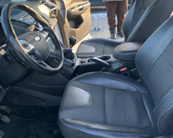 Белый Форд Куга, объемом двигателя 2 л и пробегом 250 тыс. км за 12800 $, фото 2 на Automoto.ua