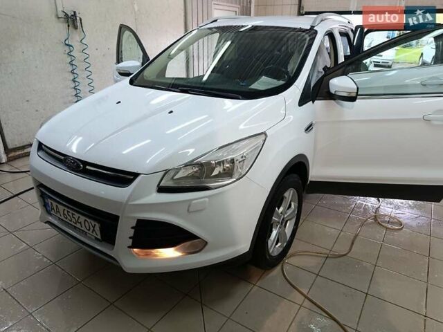 Білий Форд Куга, об'ємом двигуна 2 л та пробігом 236 тис. км за 14000 $, фото 6 на Automoto.ua