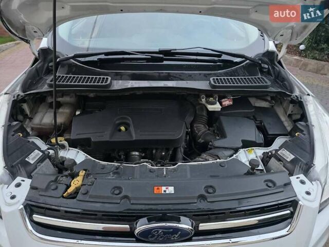 Білий Форд Куга, об'ємом двигуна 2 л та пробігом 275 тис. км за 14950 $, фото 4 на Automoto.ua