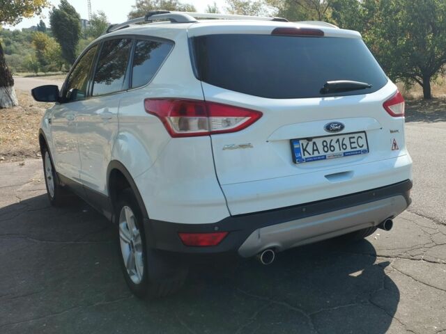 Белый Форд Куга, объемом двигателя 2 л и пробегом 303 тыс. км за 14000 $, фото 3 на Automoto.ua