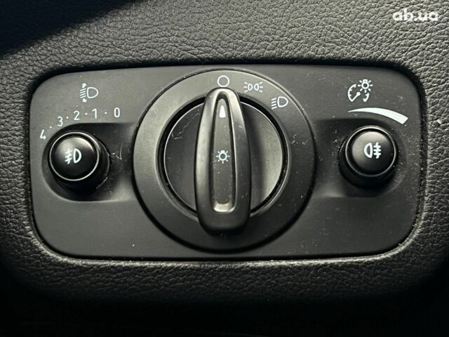 Белый Форд Куга, объемом двигателя 2 л и пробегом 211 тыс. км за 12990 $, фото 15 на Automoto.ua