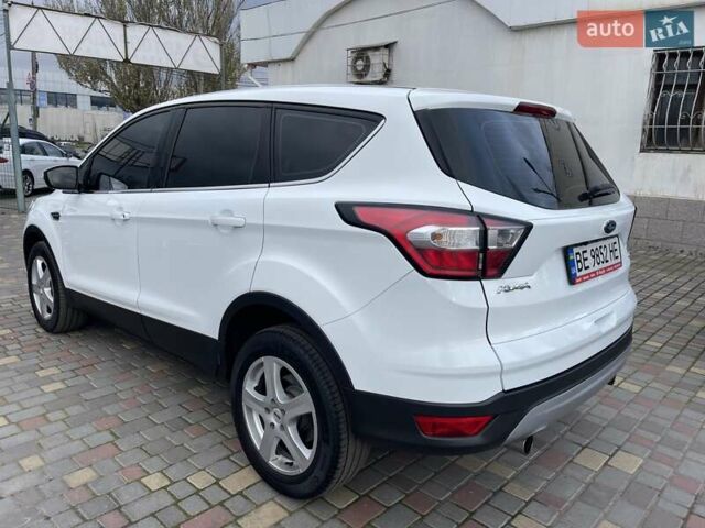 Белый Форд Куга, объемом двигателя 1.5 л и пробегом 205 тыс. км за 12700 $, фото 3 на Automoto.ua