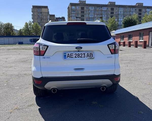 Белый Форд Куга, объемом двигателя 1.5 л и пробегом 91 тыс. км за 12500 $, фото 3 на Automoto.ua