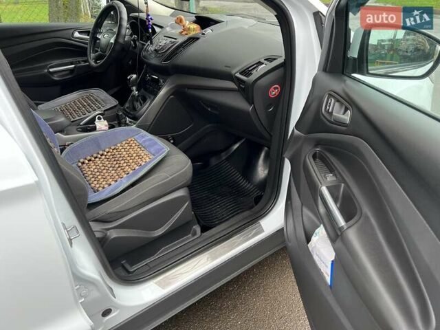 Білий Форд Куга, об'ємом двигуна 2 л та пробігом 64 тис. км за 16800 $, фото 6 на Automoto.ua