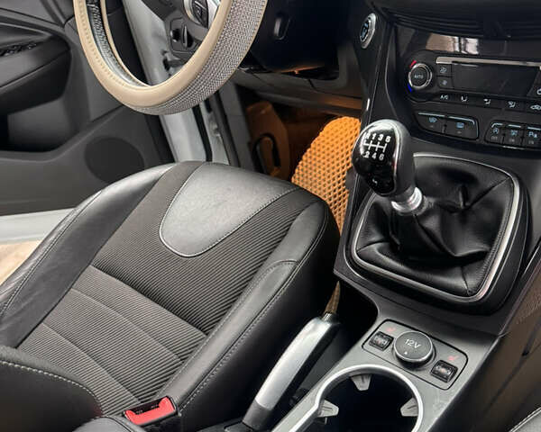 Белый Форд Куга, объемом двигателя 2 л и пробегом 122 тыс. км за 15500 $, фото 5 на Automoto.ua