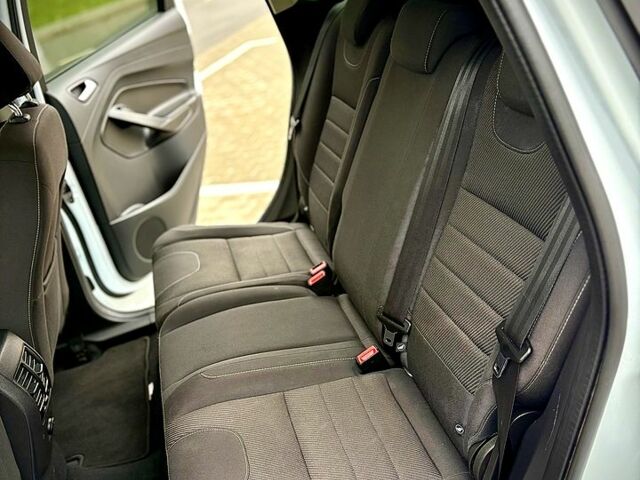 Білий Форд Куга, об'ємом двигуна 2 л та пробігом 210 тис. км за 12300 $, фото 10 на Automoto.ua