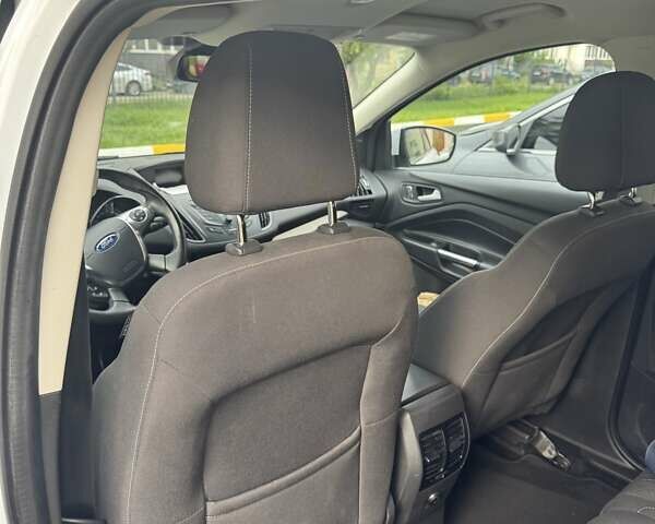 Білий Форд Куга, об'ємом двигуна 2 л та пробігом 86 тис. км за 16500 $, фото 30 на Automoto.ua